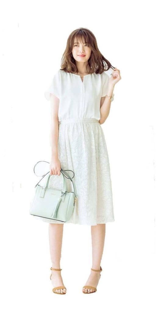 20代女性向けの可愛らしさと清潔感を両立したトレンド感のある婚活コーディネート