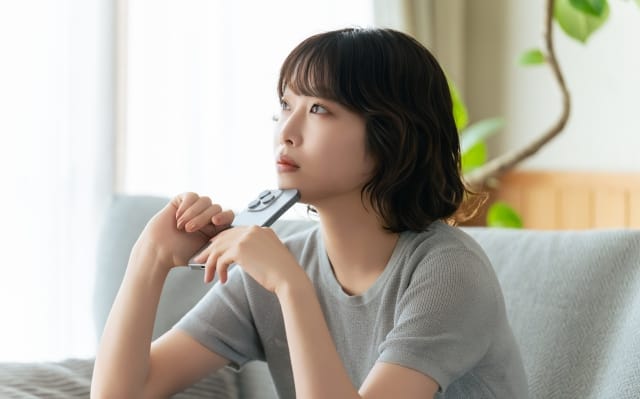 婚活がうまくいかず悩む30代女性の様子