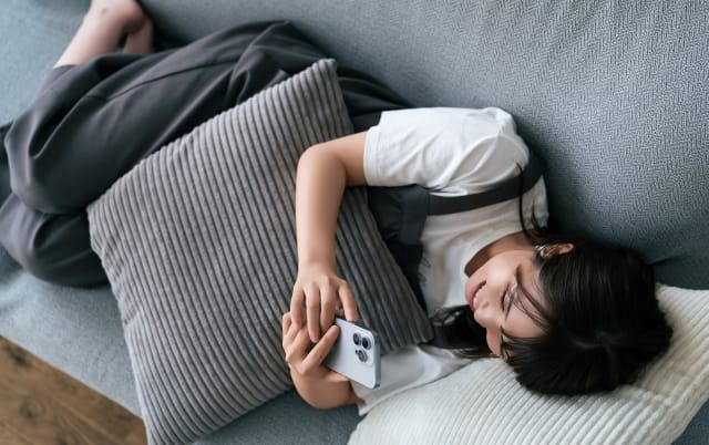 30代女性がマッチングアプリで理想のパートナーを見つけた時のイメージ